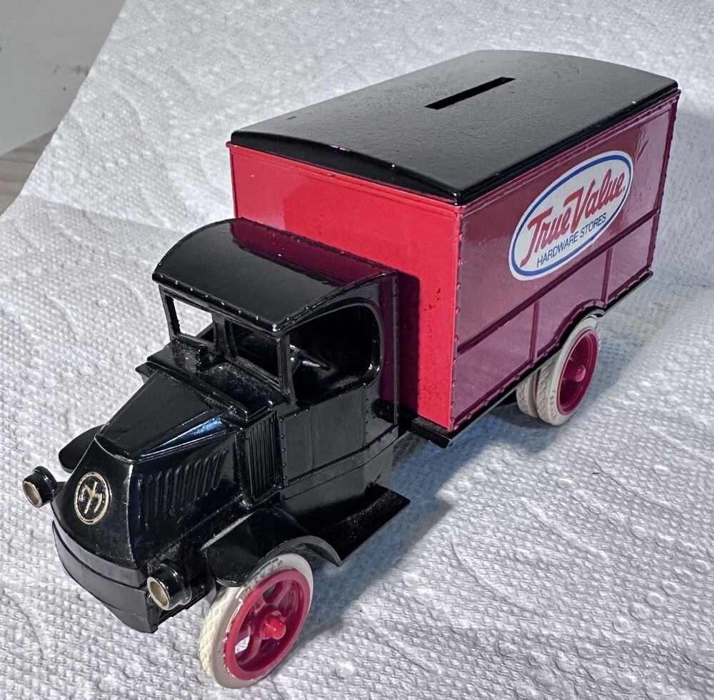 Ertl Die-Cast True Value Hardware Ford 1918 Tractor Trailer Bank 1:25 Scale A142